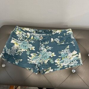 Vanilla Star Jean Short Shorts With Floral Pattern Semi Distressed Size 9